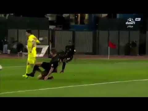 لقطة احتساب ضربة الجزاء المثيرة للجدل في لقاء النصر والتعاون
