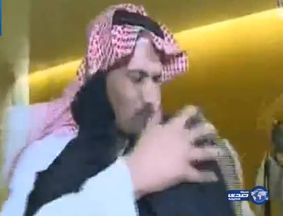 بالفيديو: لحظة استقبال والدة "الخالدي" لأبنها