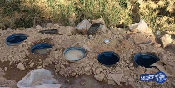 بالصور:فرقة مكافحة الخمور بهيئة الرياض تتلف أكثر من 43 ألف لتراً من الخمور 