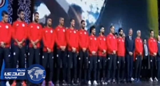 بالفيديو.. السيسي يكرم المنتخب ويداعب صلاح: خلصنا من هدف مجدي عبد الغني