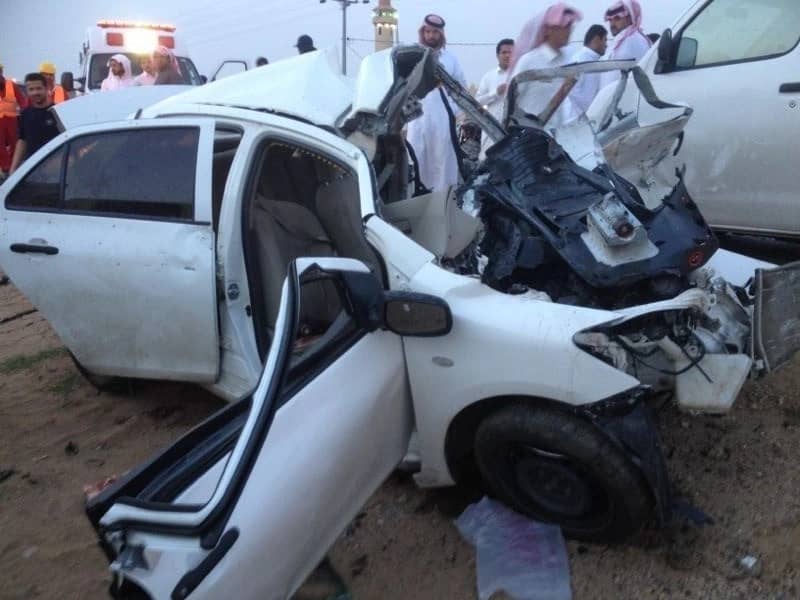 صور .. حادث شنيع يفتك بعائلة وإصابة أخر