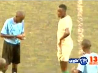 حكم يوقف مباراة وقت المغرب ليفطر 