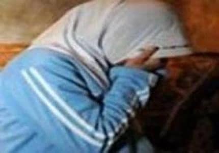 محاكمة مواطنة في جدة بتهمة قتل خادمتها بضربها وحرمانها من الاكل