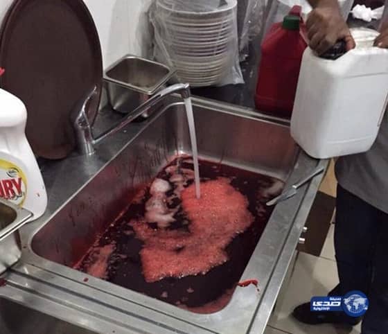 بالصور: أمانة جدة تغلق 3 محلات غذائية لوجود مخالفات صحية