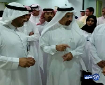 ‏‫بالصور:وزير الصحة يقف على حالة مصابي تفجير مسجد القديح