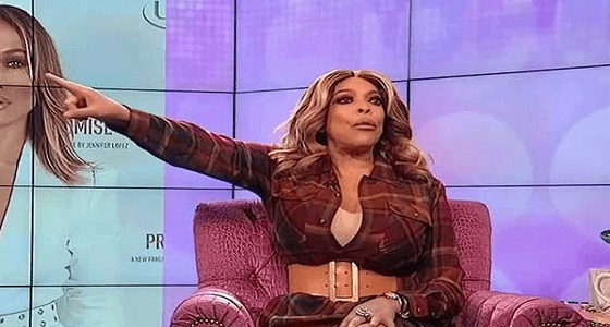 بالفيديو.. سبب طرد إعلامية شهيرة لضيفها على الهواء 