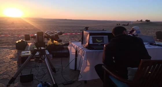 صور نادرة ترصد كسوف الشمس بسماء المملكة