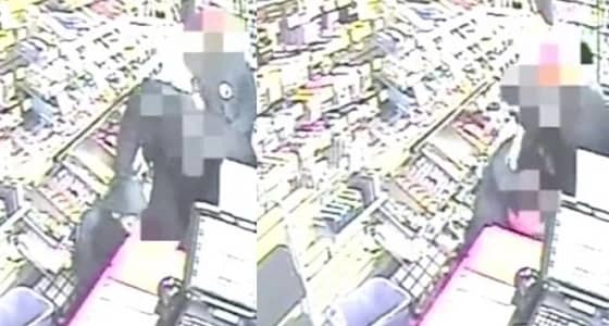 بالفيديو.. مشرد ينقذ إمرأة من هجوم مروع عليها