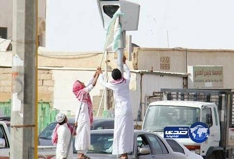  3 شبان يحجبون كاميرا "ساهر" بقطعة قماش 