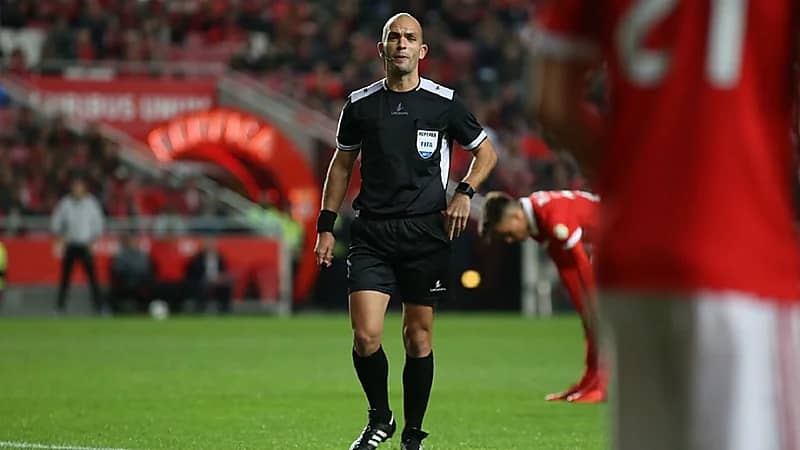 تهديد حكم بالقتل بعد طرد لاعبين من بورتو