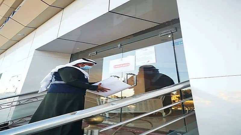 شاهد.. ممارس صحي أصيب بكورونا يوجه رسالة للمواطنين والمقيمين بشأن اللقاح 