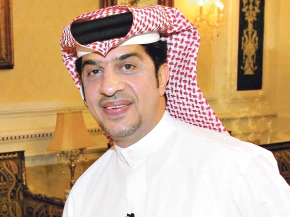 مقتل القذافي ونجله يحاصر أمير قطر السابق