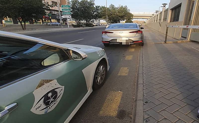 القبض على شخص قاد مركبته بسرعة عالية بطريق الميناء في جدة