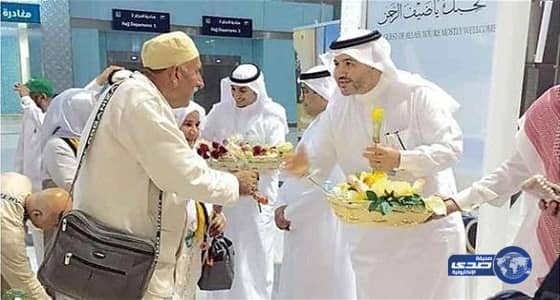 حجاج إيرانيون يفدون للمملكة من دول أخرى بعد منع دولتهم لمواطنيها من أداء الفريضة.. وحفاوة بالغة في استقبالهم