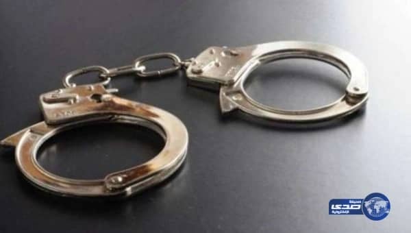 القبض علي شابين تخصصا في سرقة محلات وصرافات آلية بالمدينة