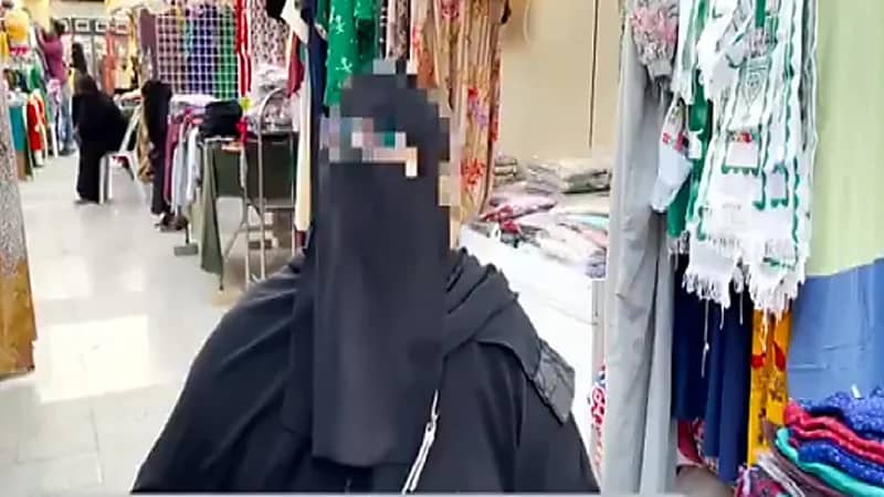 بالفيديو .. مواطنة بسوق طيبة: الوافدون سيطروا على المحال وتركوا لنا الأكشاك