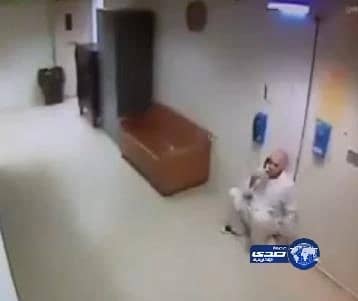 شاهد.. شقيقان هربا من نيران هائلة كادت تلتهمهما بأعجوبة