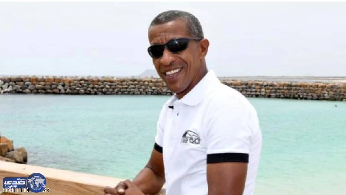 يعمل مرشدًا سياحيًا ويعيش حياة النجوم.. والسبب!