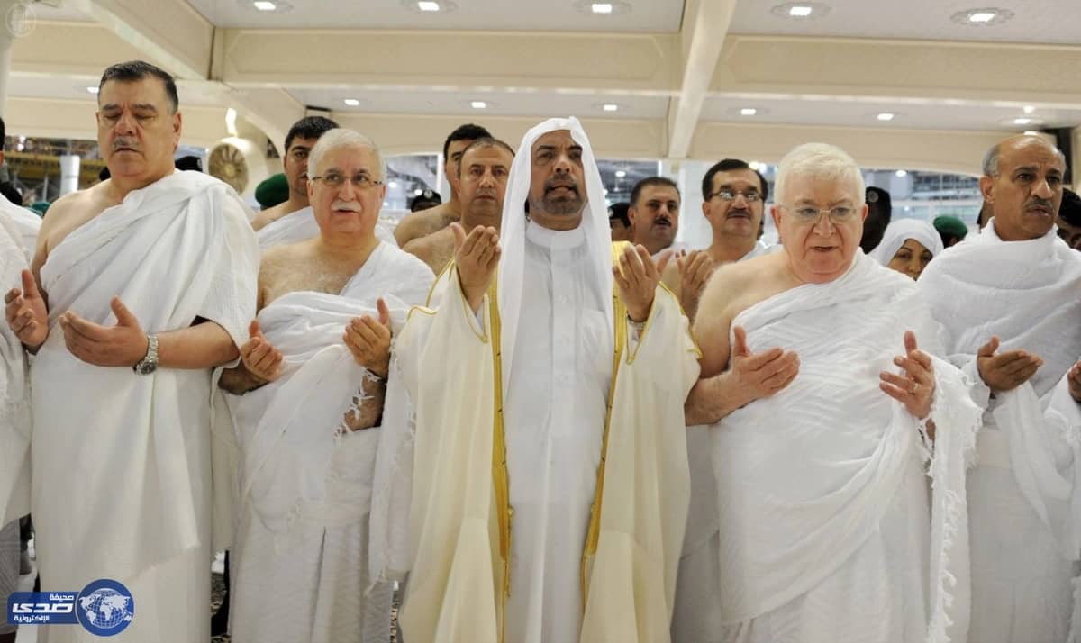 رئيس وزراء جمهورية العراق يؤدي مناسك العمرة