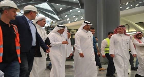 وزير النقل يستقلّ قطار الحرمين بين جدة ومكة المكرمة ويطمئن على الجاهزية وكفاءة التشغيل