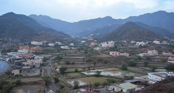 أمطار على محافظة رجال ألمع