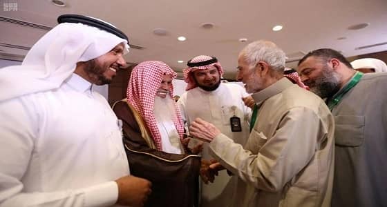 صور.. الشيخ الحذيفي يلتقي بضيوف برنامج خادم الحرمين للعمرة