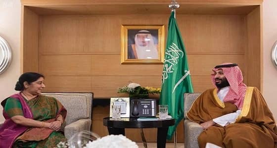 سمو ولي العهد يلتقي وزيرة خارجية الهند