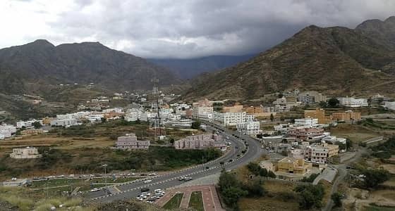 أمطار على محافظة رجال ألمع