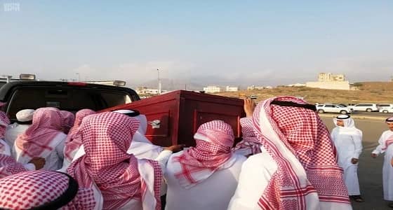 جموع المصلين بمركز قنا تؤدي صلاة الميت على الشهيد العريف خالد المنيخري