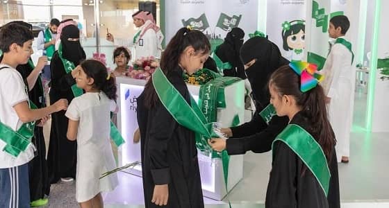 بالصور.. مطارات المملكة تحتفي مع المسافرين باليوم الوطني الـ 88