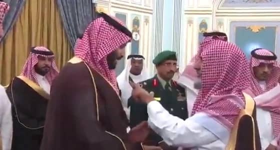 بالفيديو.. مسن لولي العهد: " معاهدينك أول الدنيا وتاليها "