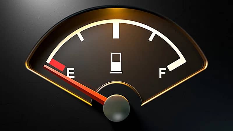 ما المسافة التي يمكن اجتيازها عقب إضاءة لمبة الوقود التحذيرية ؟