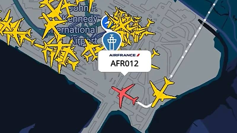 مشادة بين طيار ومراقب جوي في مطار نيويورك بسبب تعليمات عبور المدرج.. فيديو