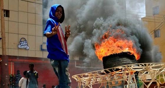 السودان تشتعل.. اقتحام سجن كوبر لإطلاق سراح قادة النظام السابق