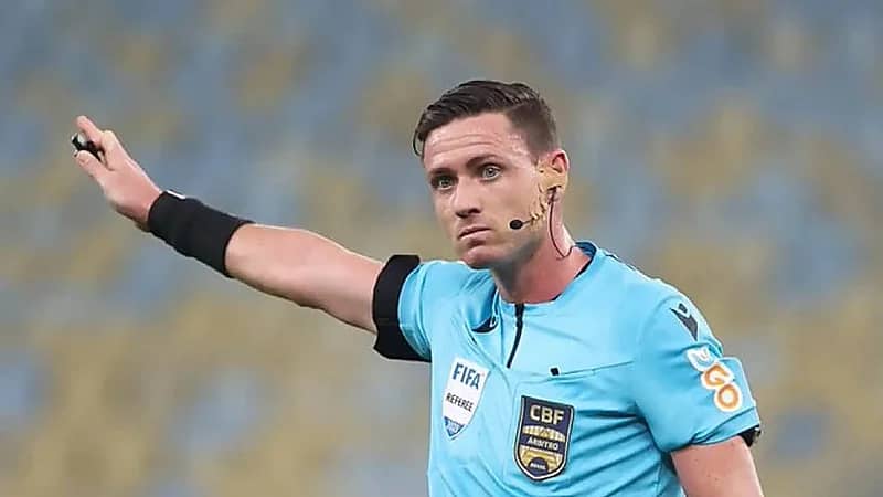 صافرة برازيلية تقود ديربي الرياض