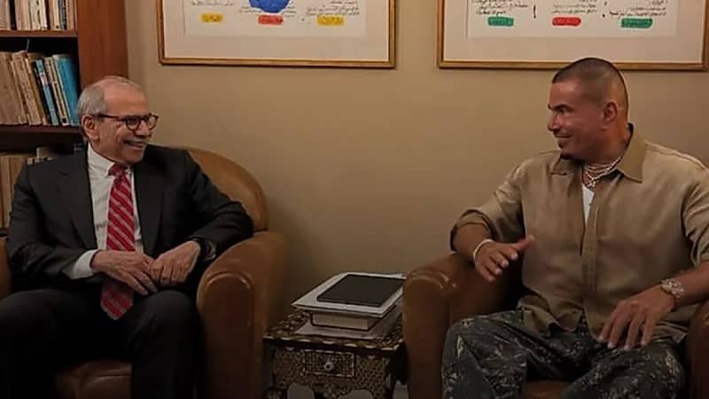 عمرو دياب يزور رئيس الوزراء اللبناني قبل حفله في بيروت