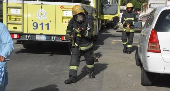 بالصور.. إخماد حريق ضخم في شقة سكنية بجدة