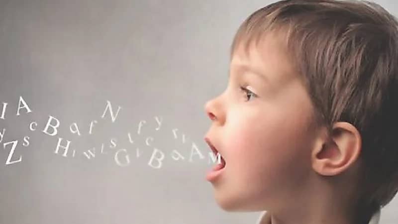 بالفيديو.. الكشف عن الطرق الصحيحة للتعامل مع الطالب المتلعثم أو المتأتئ