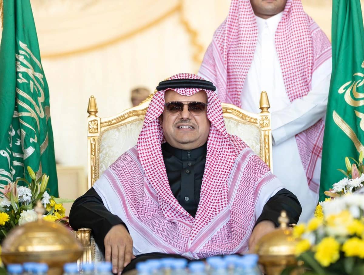 محافظ حفرالباطن يتفقد مهرجان الصقور