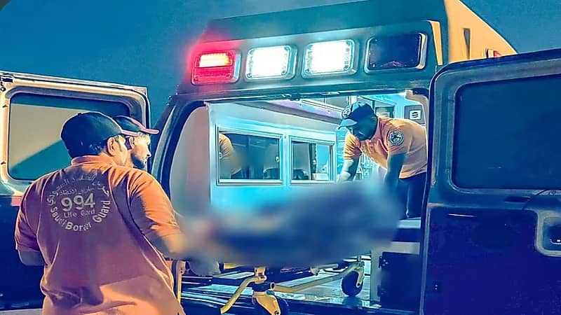حرس الحدود بمنطقة تبوك يُنقذ مواطنًا من الغرق أثناء ممارسة السباحة