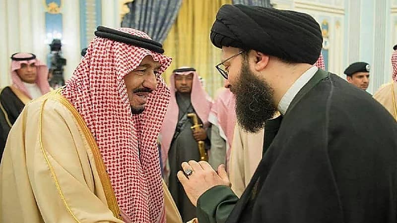 شاهد.. المفكر محمد الحسيني بالزي الوطني بعد منحه الجنسية السعودية