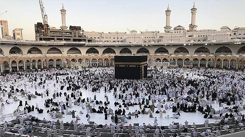 بالفيديو .. " الحج " تتيح للحاصلين على تأشيرة السياحة حجز العمرة قبل الدخول للمملكة