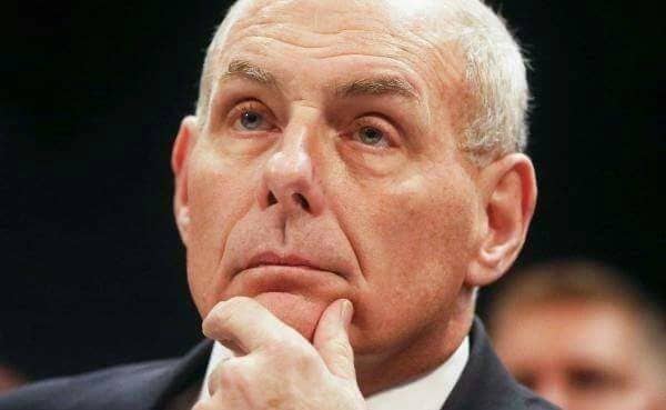 وزير الأمن الداخلي: لا ندرس إضافة دول أخرى لقائمة « حظر السفر »