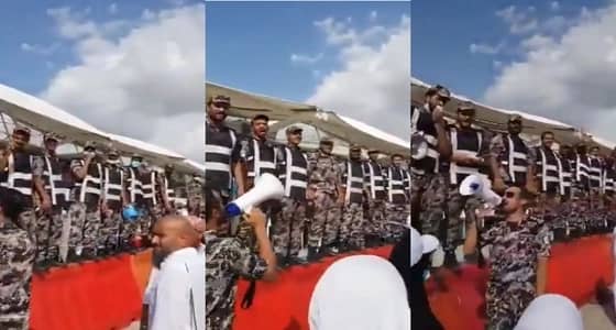 شاهد.. رجال الأمن يودعون حجاج بيت الله المتعجلين في مشهد مهيب