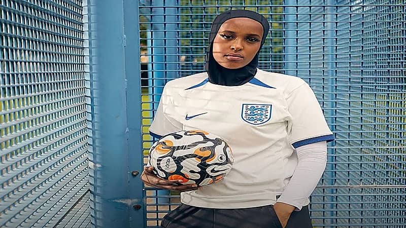 حكم يمنع لاعبة مسلمة من المشاركة في مباراة لعدم ارتدائها سروالا قصيرا