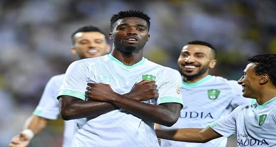 تفاريس يقترب من التوقيع لنادٍ مكسيكي لـ4 سنوات