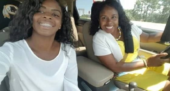 بالفيديو.. رد فعل غير متوقع لفتاة تزور خاطفتها في السجن