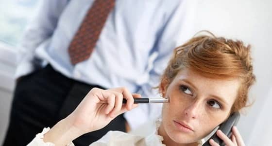 بحكم قضائي.. منع الزوجة من العمل تحت رئاسة زوجها في بلد عربي