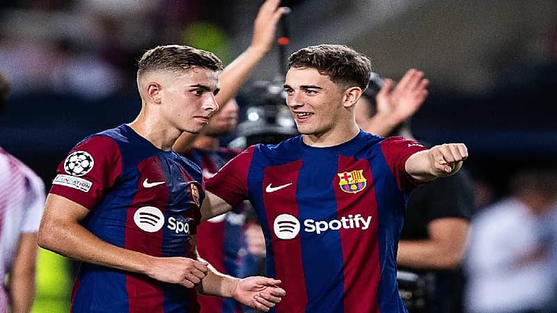 توتر بين غافي وفيرمين بسبب خلاف على فتاتين