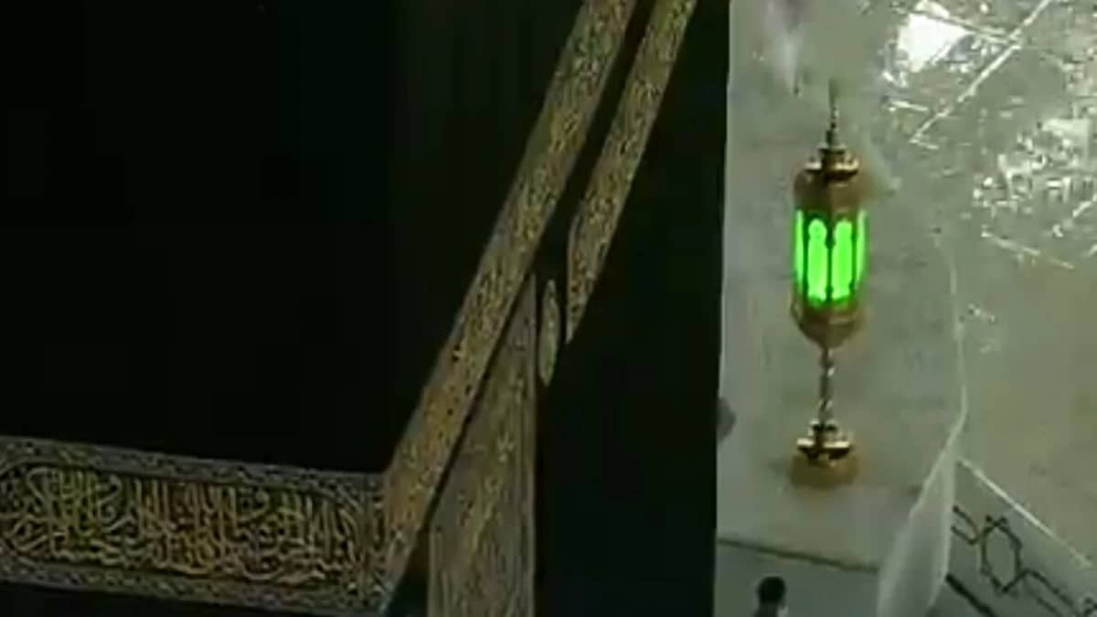 بالفيديو.. هطول أمطار متوسطة إلى غزيرة على المسجـد الحرام